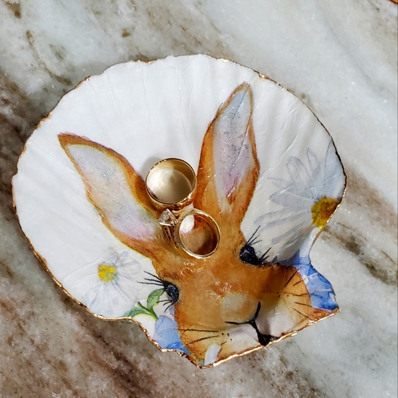 Handcrafted Scallop Shell 🐚 🐰 - Picture 4 of 5